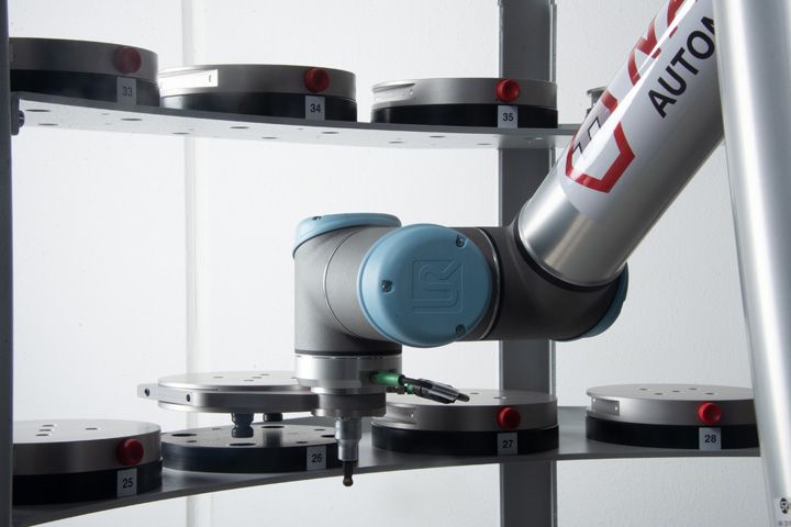 Automation Universal Robots Beschickungsanlage