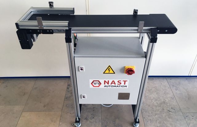 Universal Robots UR+ Förderband, 2 Sensoren, Bauteilbügel (Ausführung 2.1) Universal Robots UR+ Förderband, 2 Sensoren, Bauteilbügel (Ausführung 2.1)